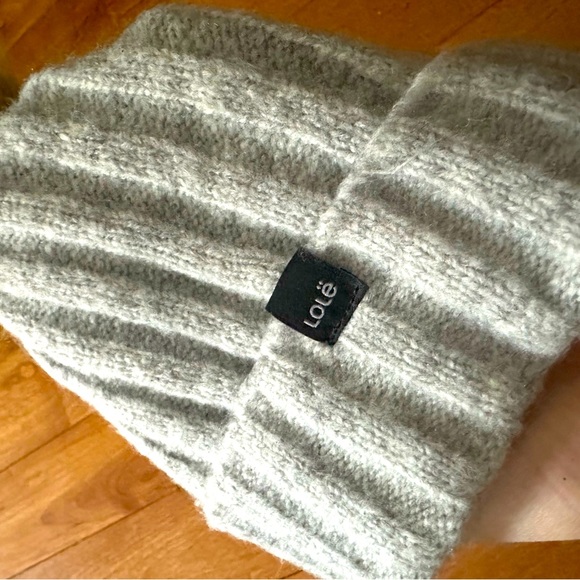 Lolë hat, very warm, excellent used condition - Picture 2 of 3